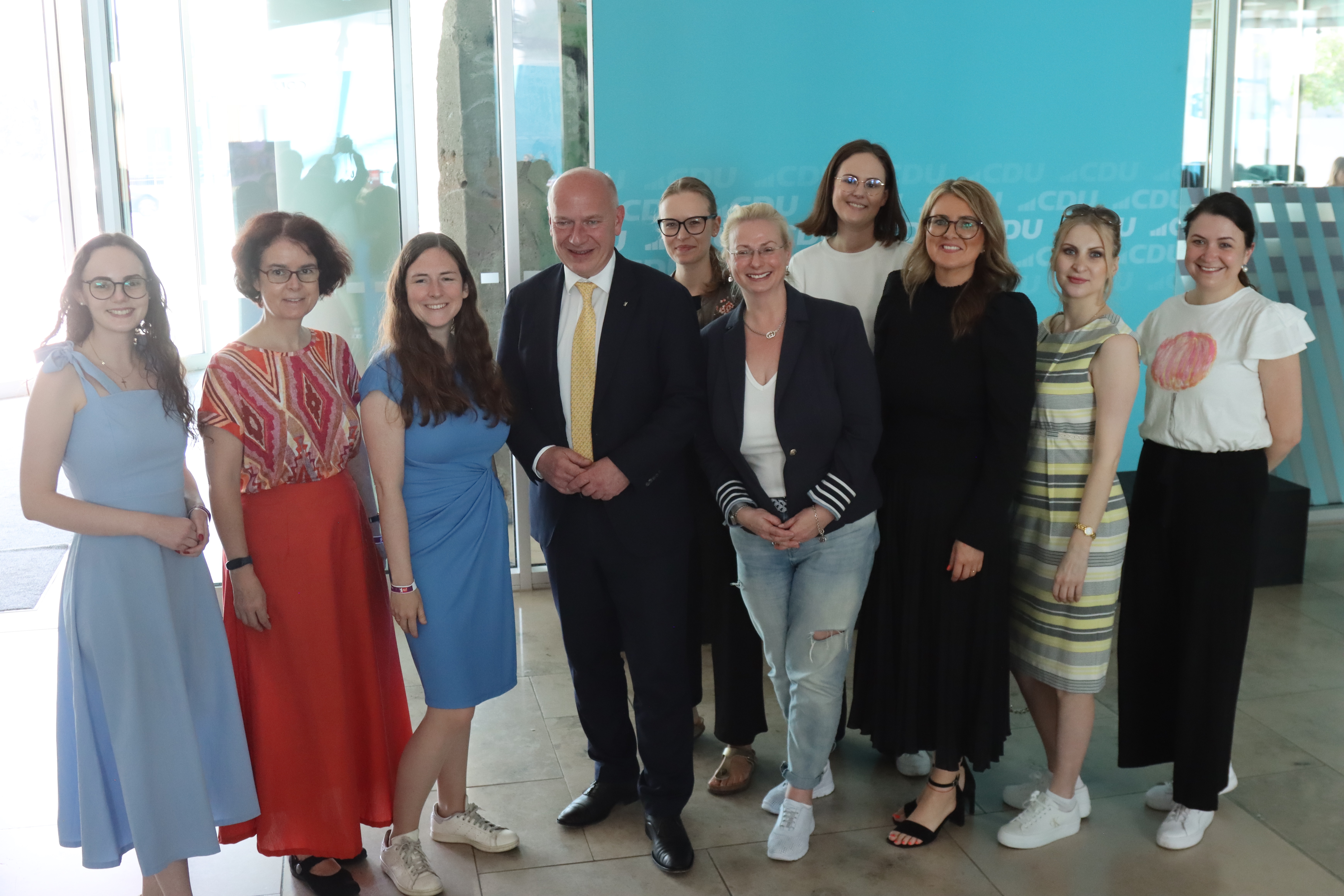 Delegierte der Frauen Union Pankow mit dem Regierenden Brgermeister Kai Wegner und der Vorsitzenden der FU Berlin Christina Henke (Foto: Bernhard Lcke)